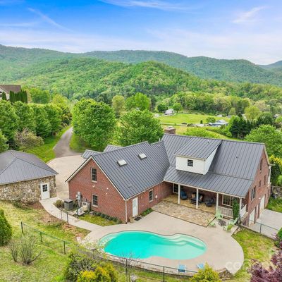 203 Bark Trl, Waynesville, NC 28786