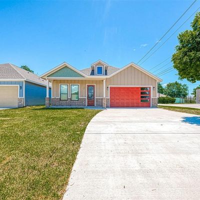 204 N 3rd St, La Porte, TX 77571