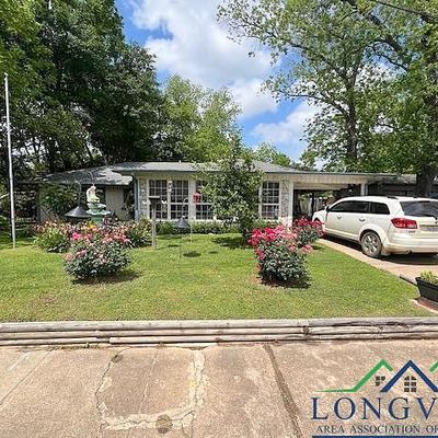 204 Maple Ave, Gladewater, TX 75647