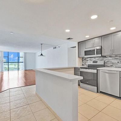 20505 E Country, Aventura, FL 33180