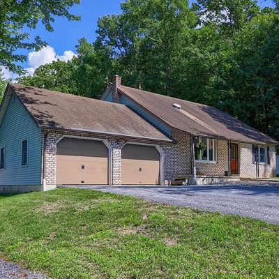 18 Bull Frog Rd, Grantville, PA 17028