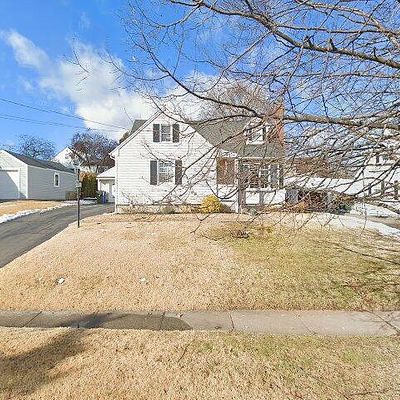 18 Chamberlin Dr, West Hartford, CT 06107