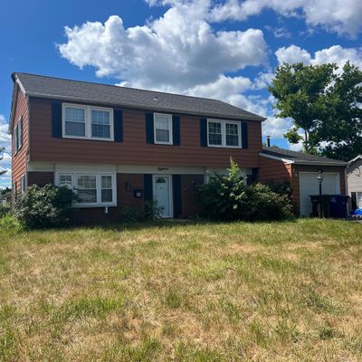 18 Grayson Cir, Willingboro, NJ 08046