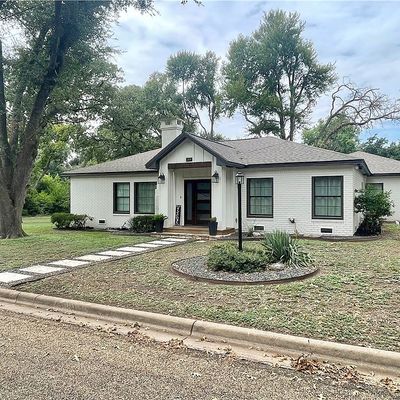 1806 N Harding Ave, Cameron, TX 76520