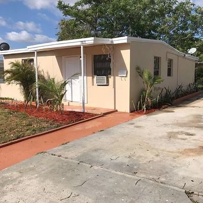 1817 Nw 25 Th Ave, Fort Lauderdale, FL 33311