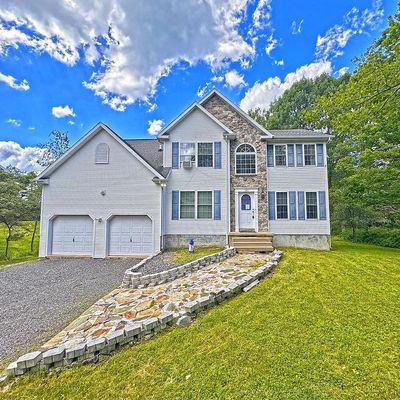 183 Ash Dr, Long Pond, PA 18334