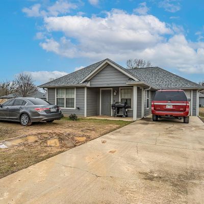 1903 Meadowgreen Dr, Kilgore, TX 75662