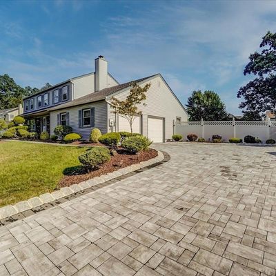 22 Jasmine Dr, Piscataway, NJ 08854