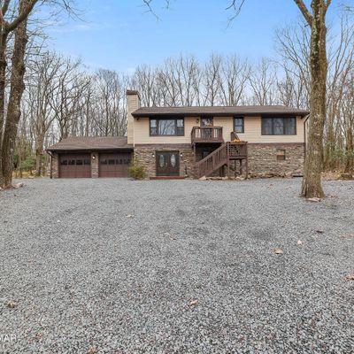 22 Mountain Crest Dr, Lake Harmony, PA 18624