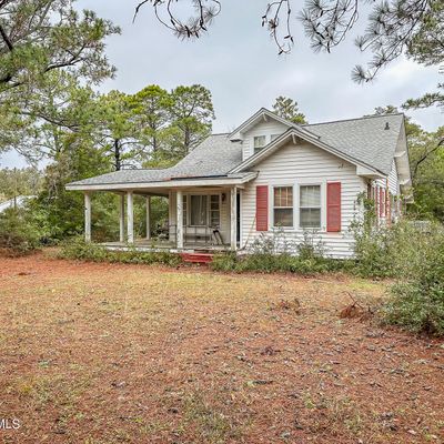 221 Cape Lookout Dr, Harkers Island, NC 28531