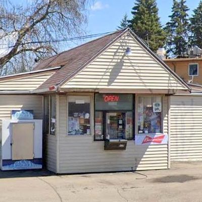 2222 N Franklin Ave, Flint, MI 48506