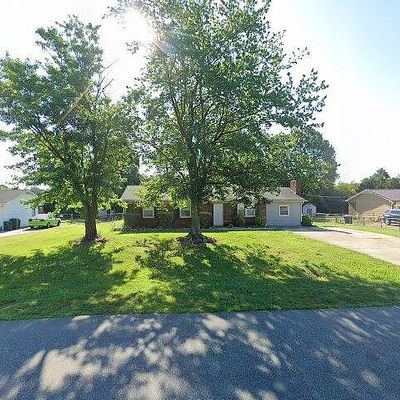 2223 Stonehaven Rd, Kernersville, NC 27284