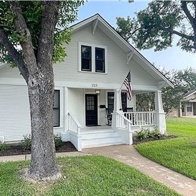 223 E Roitsch Street E, La Grange, TX 78945