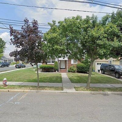 226 Pandolfi Ave, Secaucus, NJ 07094