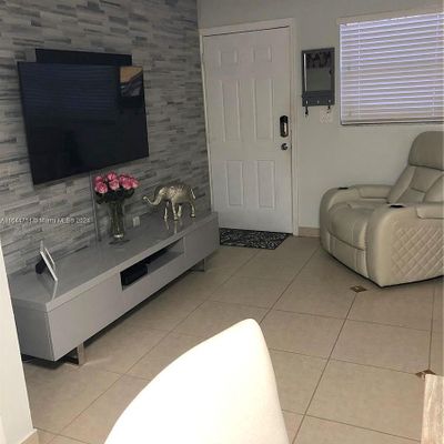 2281 W 53rd Pl, Hialeah, FL 33016