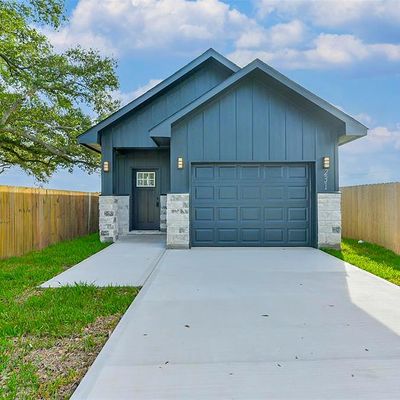 231 N 5th Street, Beasley, TX 77417