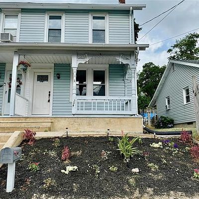 208 S Walnut St, Slatington, PA 18080