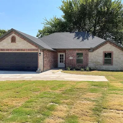 210 W Locust Street, Collinsville, TX 76233