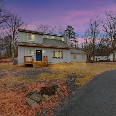 2124 Oak Tree Ln Lane, Bushkill, PA 18324