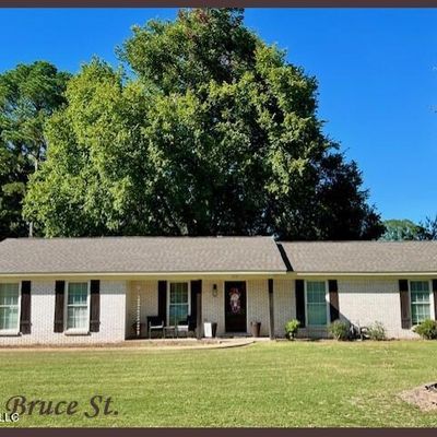 213 Bruce St, Batesville, MS 38606