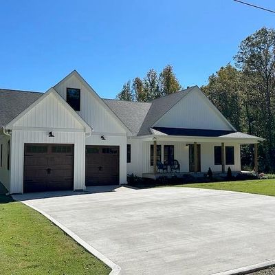 215 E Lake Road, Laurens, SC 29360