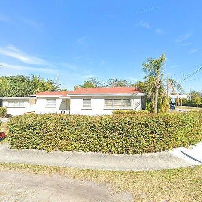 2565 Ne 207 Th St, Miami, FL 33180