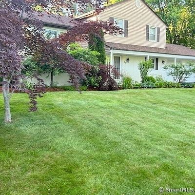 26 Darwyn Dr, Windsor, CT 06095