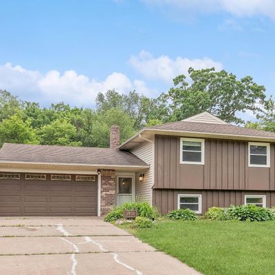 2631 Interlachen Dr, Stillwater, MN 55082