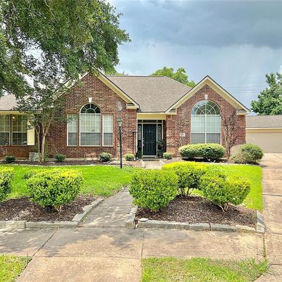 266 Plum Cir, Lake Jackson, TX 77566