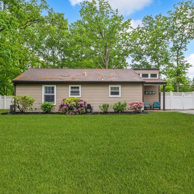 27 Dundalk Ln, Sicklerville, NJ 08081