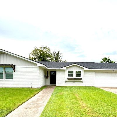 2702 Elizabeth St, Port Neches, TX 77651