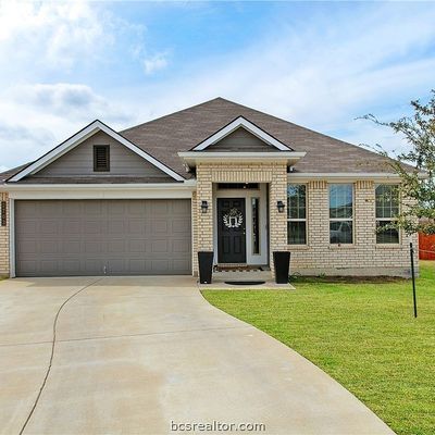 2703 Sentry Ct, Bryan, TX 77803