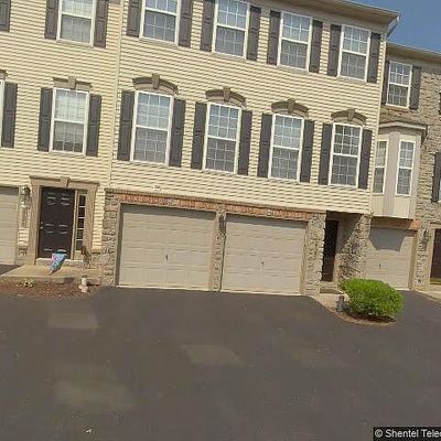 2722 Hunters Crest Dr, York, PA 17402