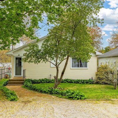 28 Shore Dr, Jewett City, CT 06351