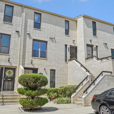 2811 31st Place Ne, Washington, DC 20018