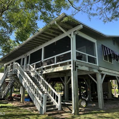 2814 Canal Cove Rd, Lake Waccamaw, NC 28450