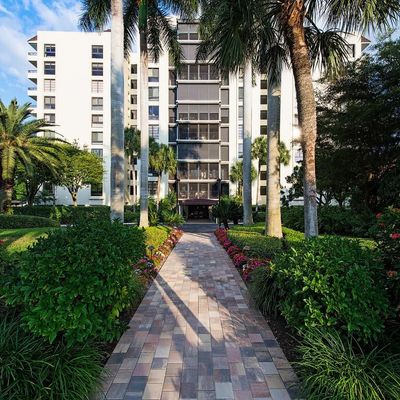 2400 Gulf Shore Boulevard N, Naples, FL 34103