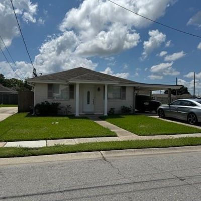 2405 Trio St, Chalmette, LA 70043