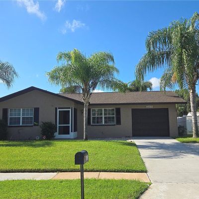 2412 Forecastle Dr, Palm Harbor, FL 34685