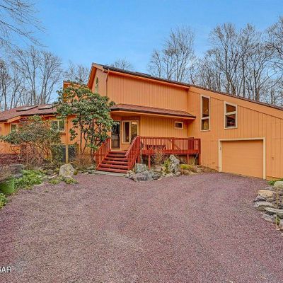 247 Buckskin Way, Pocono Pines, PA 16830