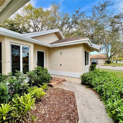 2484 Nw 95 Th Ave, Coral Springs, FL 33065