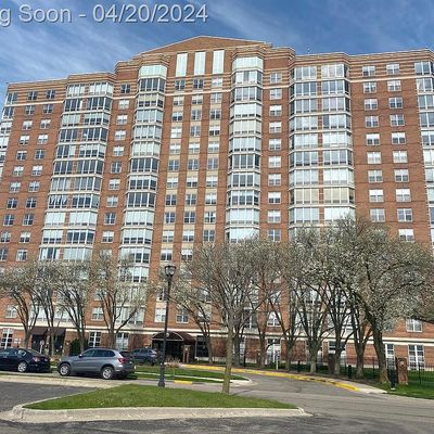 250 E Harbortown Penthouse Drive, Detroit, MI 48207