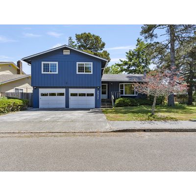 2537 Delores Ln, North Bend, OR 97459