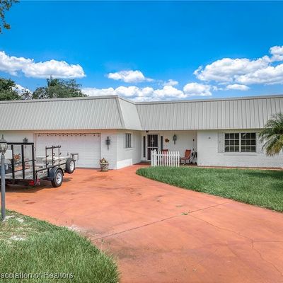 303 Lark Ave, Sebring, FL 33870