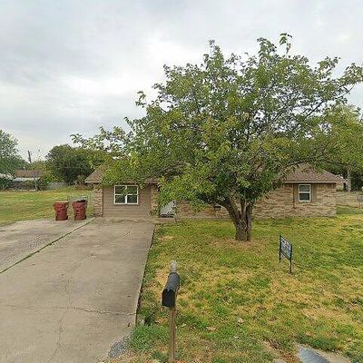 304 E Travis St, Leonard, TX 75452