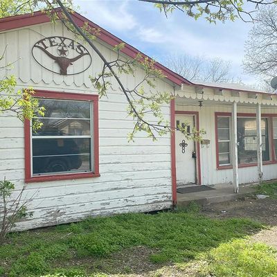 304 W Duncan Ave, Comanche, TX 76442