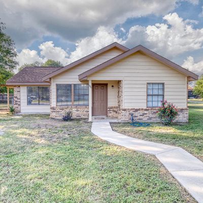 311 E Kennedy Ave., Sabinal, TX 78881