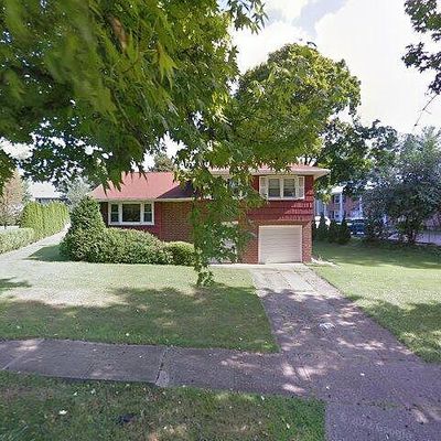 3170 Easthill Dr, Bethlehem, PA 18017