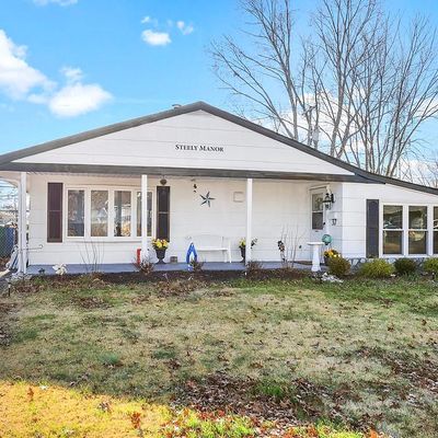 32 Gun Rd, Levittown, PA 19057