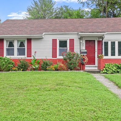 32 Nassau Ln, East Hartford, CT 06118